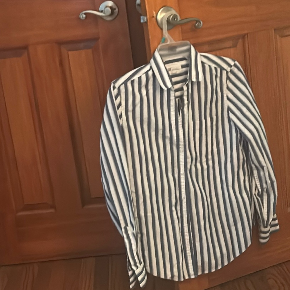 Gap S Blue and White Stripe Button Down in excellent condition.